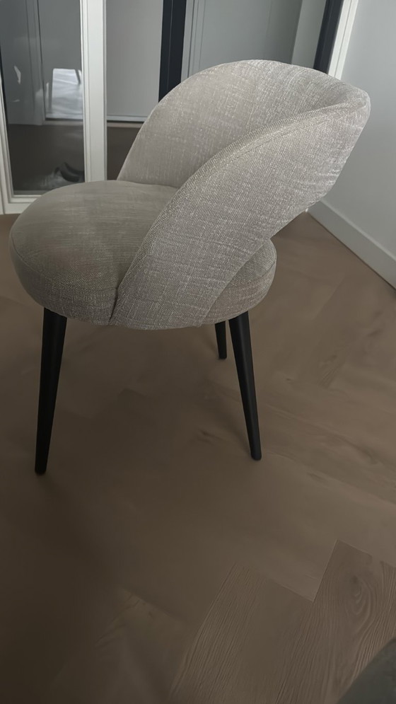 Image 1 of 6 sillas de comedor Ally Design estilo Valentino – Aspecto bouclé de lujo | Patas negras