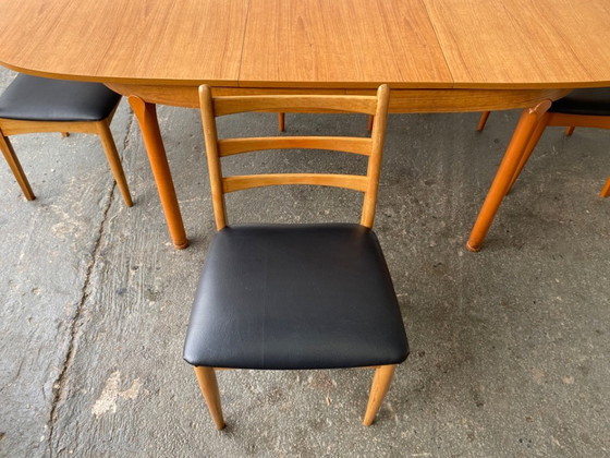 Image 1 of Mesa de comedor extensible de mediados de siglo de 1960 con 4 sillas de comedor de Schreiber Furniture