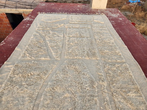 Image 1 of Grande tappeto marocchino Beni Ourain 350 x 250 cm – Tappeto berbero in lana tessuto a mano nei colori avorio e grigio
