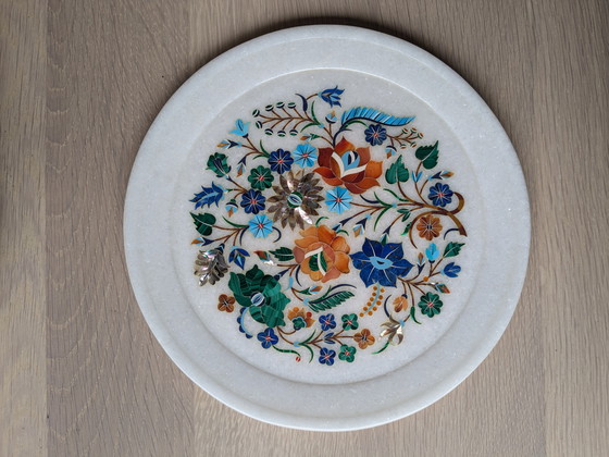 Image 1 of Piatto intarsiato in marmo bianco