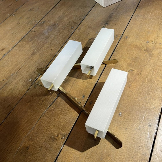 Hollywood Regency Asymmetrische Wandleuchten aus Bronze und Opalglas von Maison Arlus, 1970er Jahre, 2er Set (photo 7 of 13)
