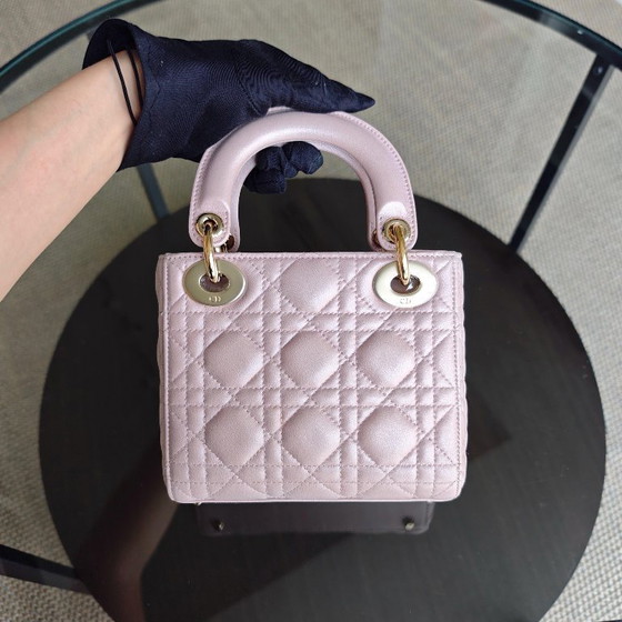 Image 1 of DIOR LADY MINI - PELLE DI AGNELLO CANNAGE ROSA CHIARO CON FERRAMENTA A CATENA