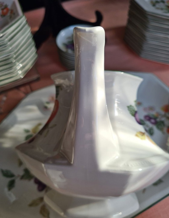 Image 1 of Servizio da tè e torta alla frutta fresca Johnson Brothers England con piatto da portata e petit four.