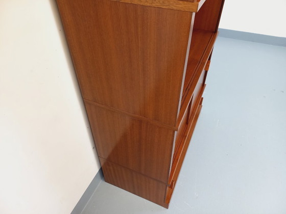 Image 1 of Librería antigua de madera de roble de la década de 1960.