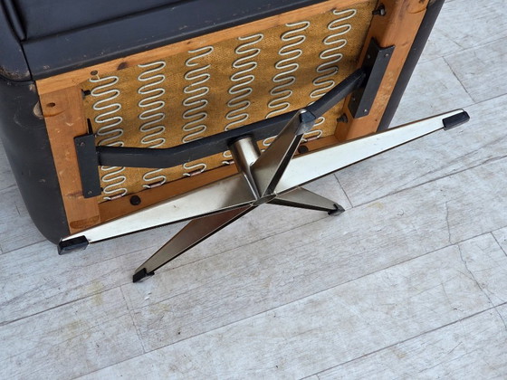Image 1 of Deense draaibare fauteuil uit de jaren 60 van Aage Christensen, meubelleder.