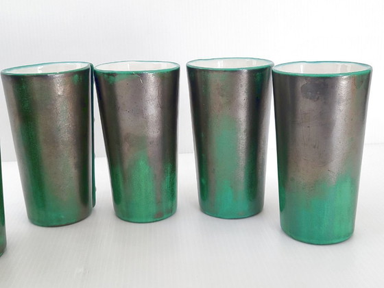 Image 1 of Karaf en 6 vintage glazen uit de jaren 60, zwart parelmoer keramiek met metallic look, gesigneerd.