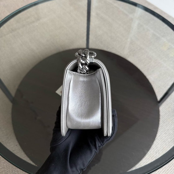 Image 1 of Borsa Chanel Boy Small - 20 cm in pelle di razza, grigio, con finiture argentate, serie 20