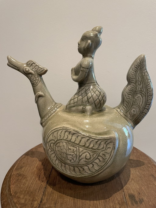 Celadon-glazed kendi