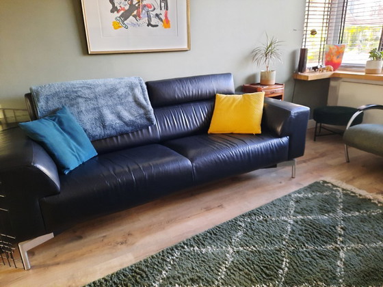 Image 1 of Divano Howlo in pelle nera Leolux