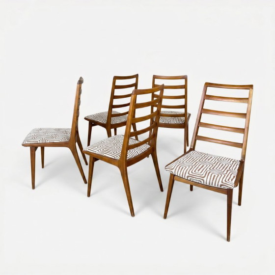 Image 1 of 6 chaises en noyer – années 1970 – vintage – retapissées