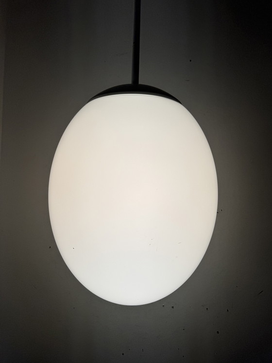 Image 1 of Vintage Limburg witte opaline eivormige kroonluchter