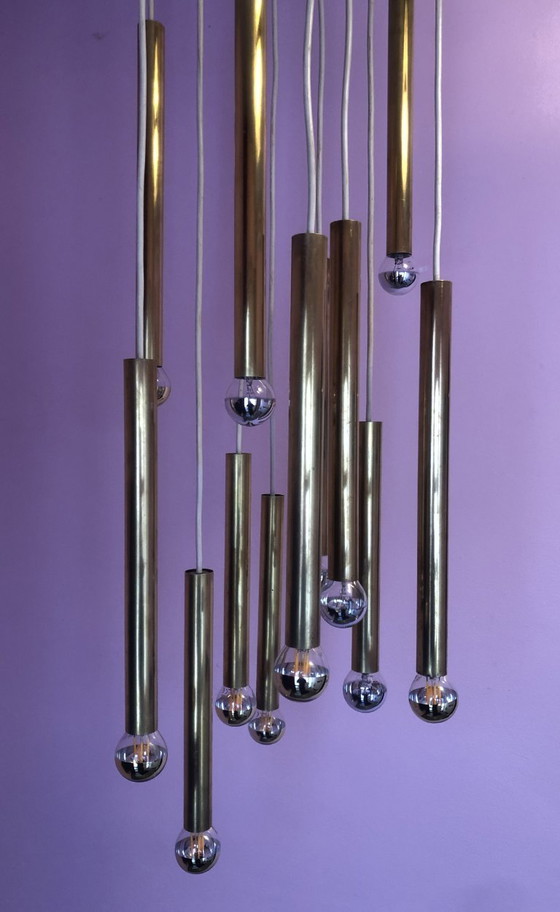 Image 1 of Lustre en laiton à 12 points lumineux.