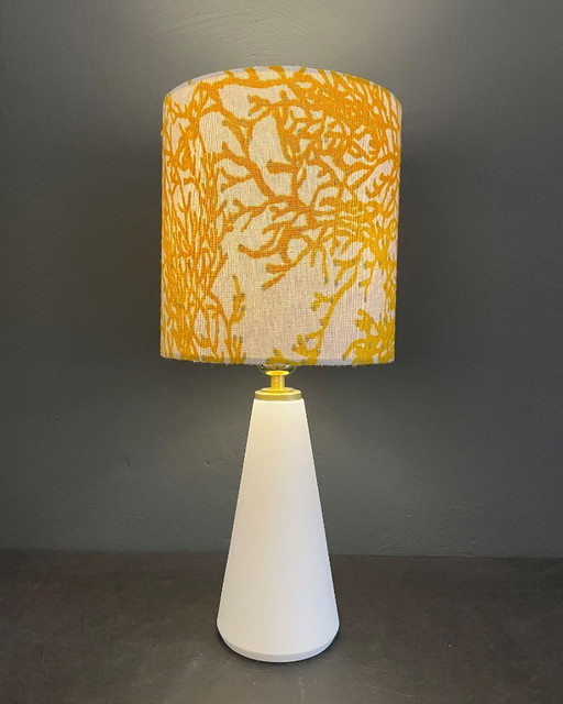 Porcelain table lamp