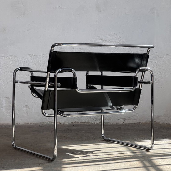 Image 1 of Set van 2 Marcel Breuer "Wassily" stoelen met bijpassende salontafel voor Knoll, 1990