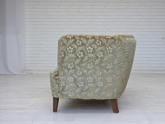 Image 1 of Divano danese a 3 posti curvo degli anni '60, velluto verde da arredamento, gambe in legno di faggio.