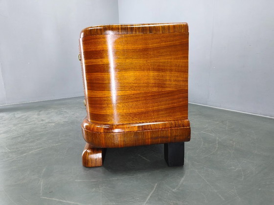 Image 1 of Art Deco dressoir van walnotenhout, Tsjechoslowakije, jaren 1930