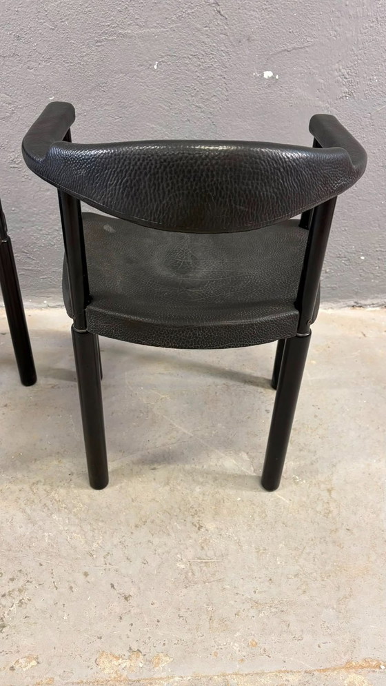 Image 1 of Een paar zwarte postmoderne fauteuils, van gegoten kunststof, jaren 80, Europa