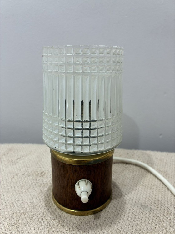Kleine Tischlampe mit Teakfurnier und Messingsockel, 1960er-70er Jahre, Tischlampen, Holz, Braun (Foto 2 von 5)