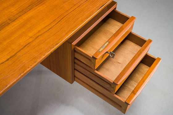 Image 1 of  Dänischer Teakholz-Schreibtisch von Peter Lovig Nielsen für Hedensted Mobelfabrik, 1972