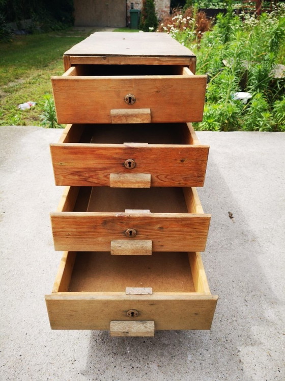 Mid-Century Industrial Wooden Dresser, 1960s – Chest of drawers, Industrieel (photo 4 of 5)