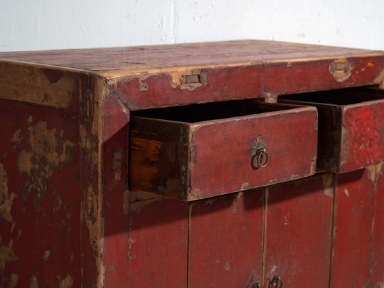 Antikes Sideboard aus Kiefernholz mit originaler roter Farbe – China, circa 1920 – Buffetschränke, Rustic (photo 23 of 40)