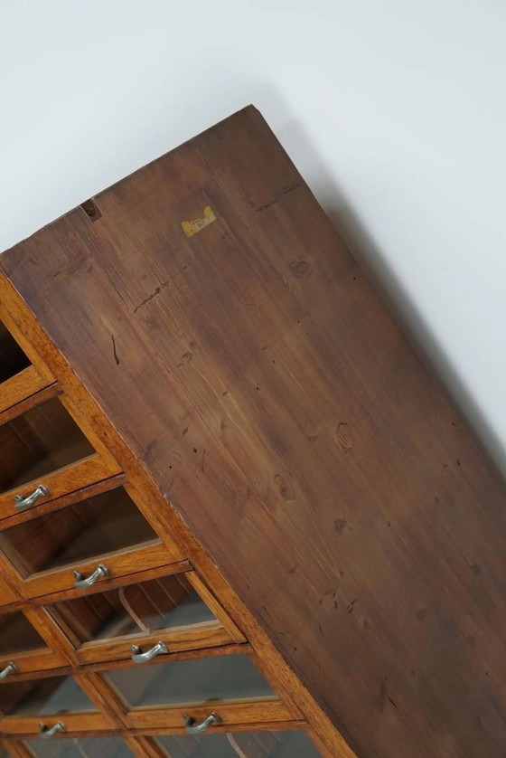 Image 1 of Großer, antiker deutscher Kurzwarenladenschrank aus Eiche, 1940er Jahre