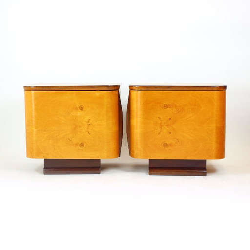 Paire de tables de chevet Art déco, placage noyer, Tchécoslovaquie, années 1940