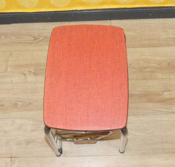 Image 1 of Vintage jaren 50 kruk Rood gevlekt opvouwbare trapladder Metaal en hout industriële retro ladderkruk