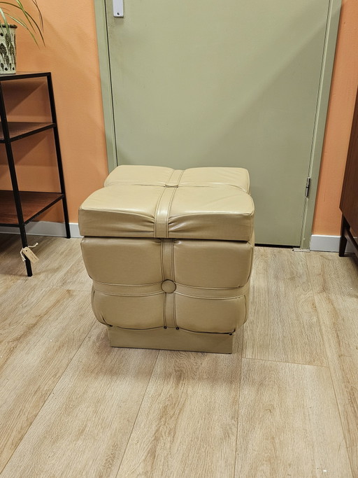 Pouf ottoman vintage avec rangement et repose-pieds, en similicuir beige taupe – hockers en poefs, Leather (photo 2 of 9)