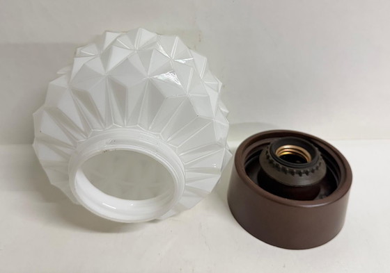 Image 1 of Vintage witte plafondlamp snijlijnen strak lamp midden eeuw