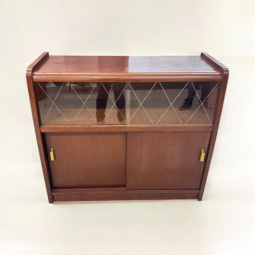 Mid Century Bar/ Armoire à médias/ Sideboard dans les années 1950 en Allemagne fabriqué en noyer dans un état vintage