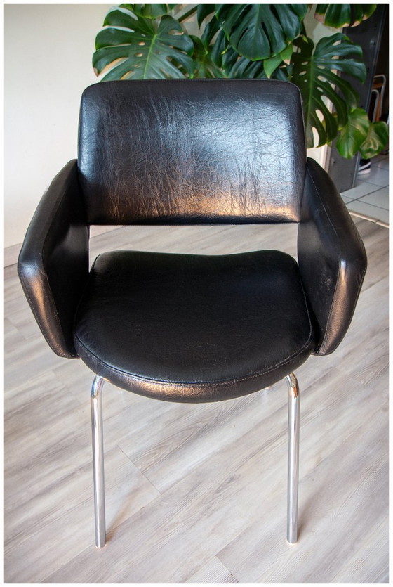 Image 1 of Modernistische fauteuil uit de jaren 50-60, chroom en kunstleer.