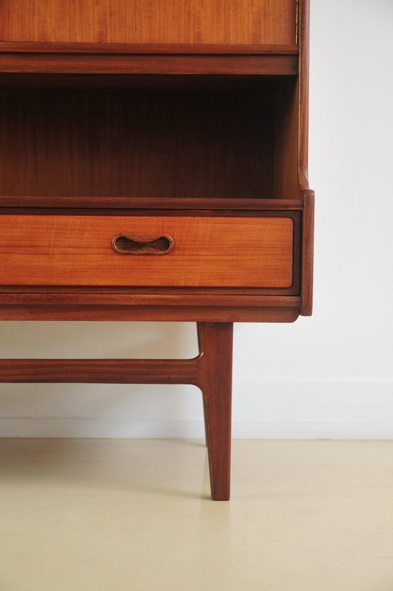 Image 1 of vintage Deens dressoir high board