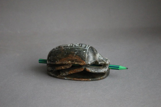 Image 1 of Großer Skarabäus aus Stein 340g Handgeschnitzt mit Hieroglyphen Bleistifthalter