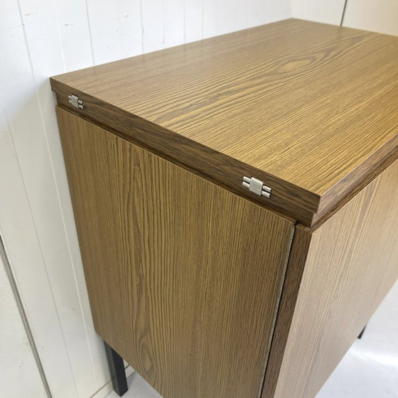 Image 1 of Mobiletto per macchina da cucire d'epoca, elegante mobiletto portaoggetti anni Settanta