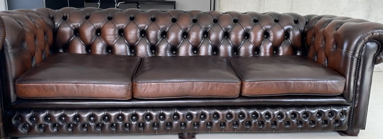 Image 1 of Sofá Chesterfield de 4 plazas en piel auténtica.