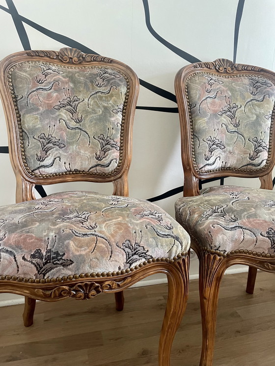 Image 1 of Paar chaises stijl Louis XV - bois sculpté & tissu floral vintage