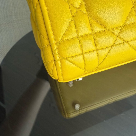 Image 1 of DIOR LADY MINI - CANNAGE LAMSLEER MET GEELGOUDEN BESLAG EN VERSTELBARE BAND