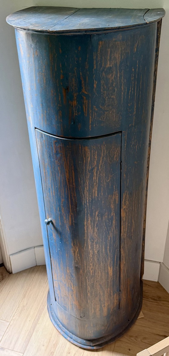 Antique Bow-Front Corner Cabinet in Original Blue Paint, 18th/19th Century – Kasten, Wood (photo 9 of 16)