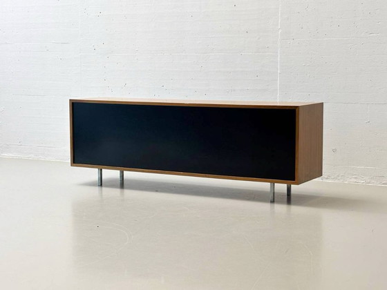 Image 1 of Sideboard aus Walnussholz von Knoll International, 1960er Jahre