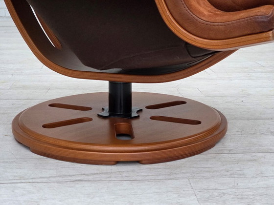Image 1 of Anni '80, poltrona girevole svedese, pelle nabuk, tela, legno di faggio curvato.