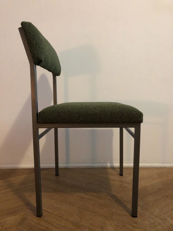 Traunraut Esszimmerstuhl mit grünem Stoffbezug, Esszimmerstühle, Metall, Minimalisme (Foto 4 von 7)