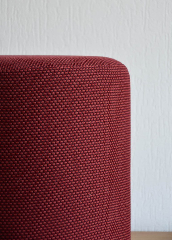 Image 1 of Pouf rotondo rosso in tessuto Kvadrat Drop – Ø37cm x H40 cm