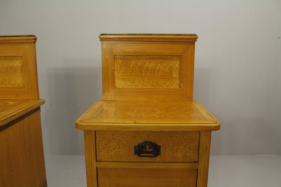 Image 1 of Mesitas de noche de arte popular bohemio, década de 1920, juego de 2