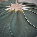 Suspension Fleur en Rotin et Lin Vert Sapin – Luminaires Artisanaux