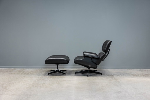 Eames lounge chair+ ottoman