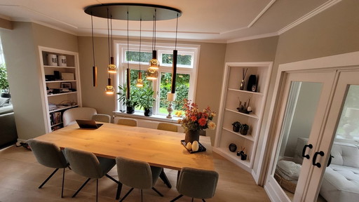 Table à manger avec 8 chaises - Comme neuve