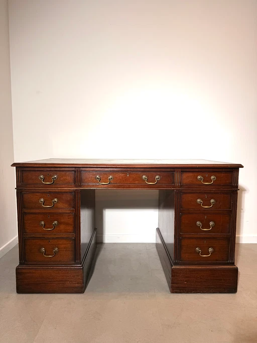 Antieke mahoniehouten sokkeltafel