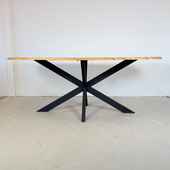 Image 1 of Organisch eiken eettafel met stalen matrixpoot, Hjort Knudsen