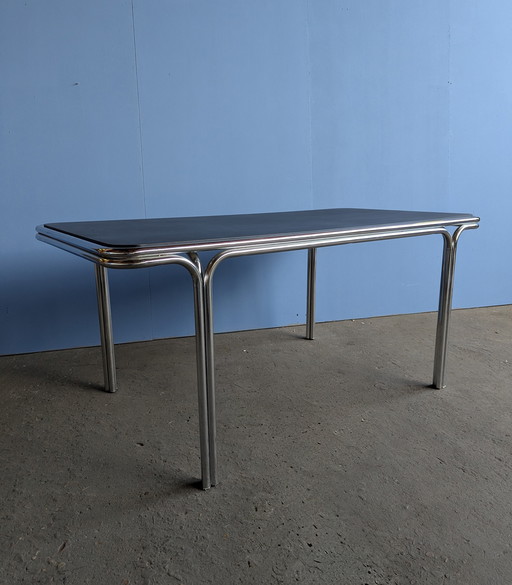Mesa de comedor cromada de mediados de siglo